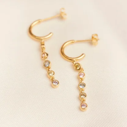 gouden oorbellen met gekleurde zirkonia steentjes